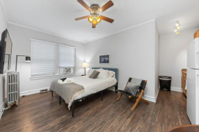 Historic HP Studio with Fast Transit to UChicago & DT by Zen Rentals